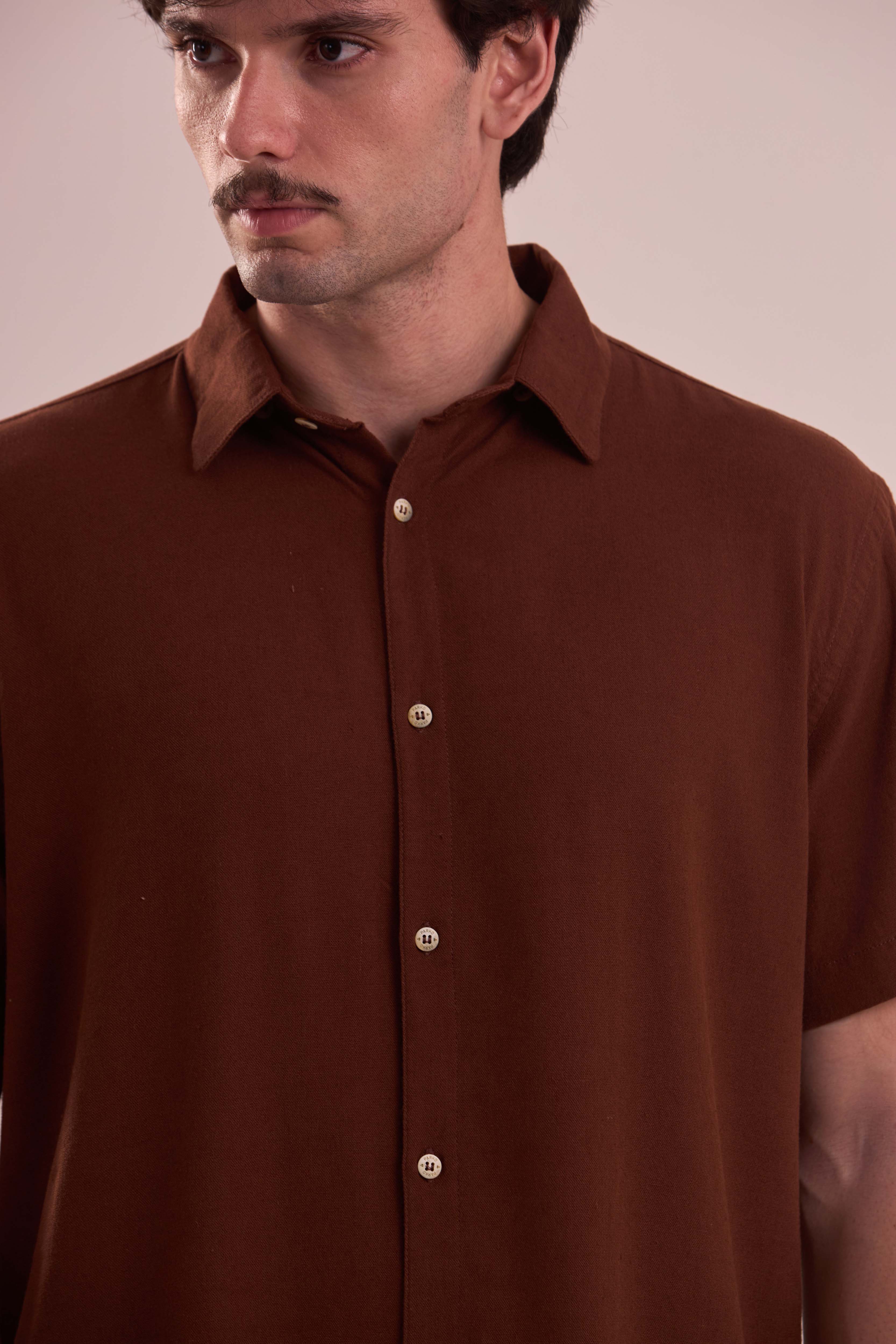 Camisa Essential Choco