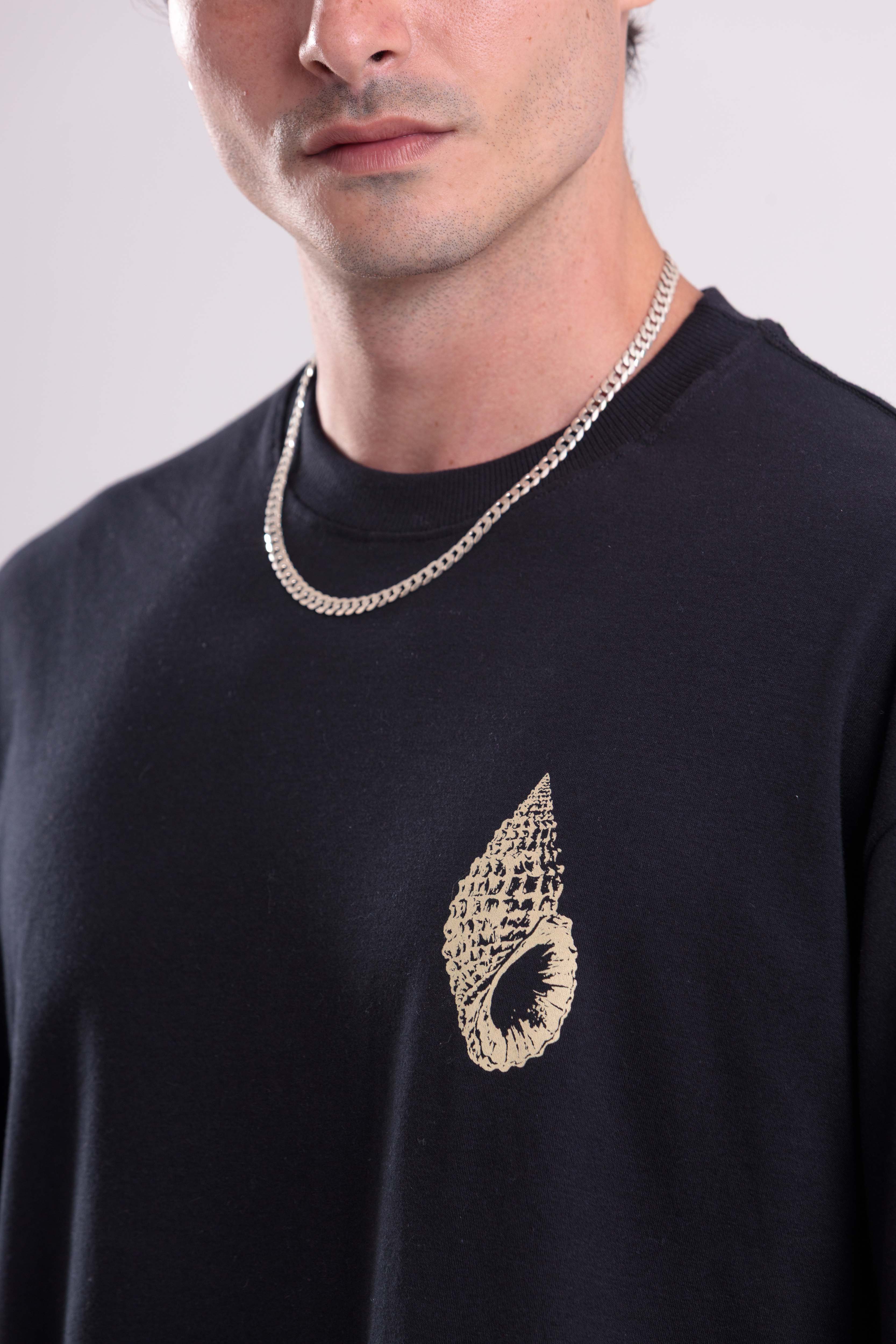 T-Shirt Over Boxy Dive