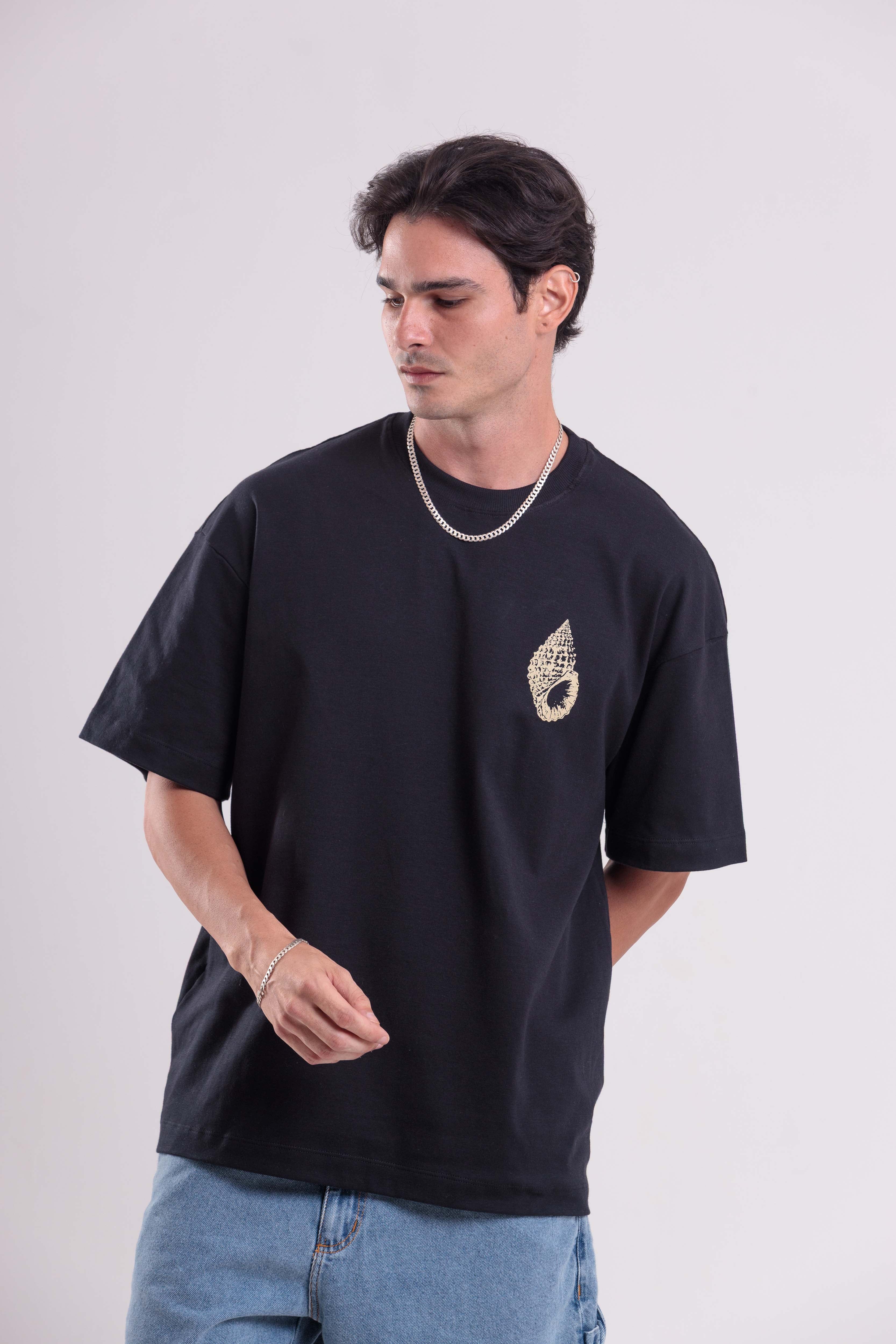 T-Shirt Over Boxy Dive