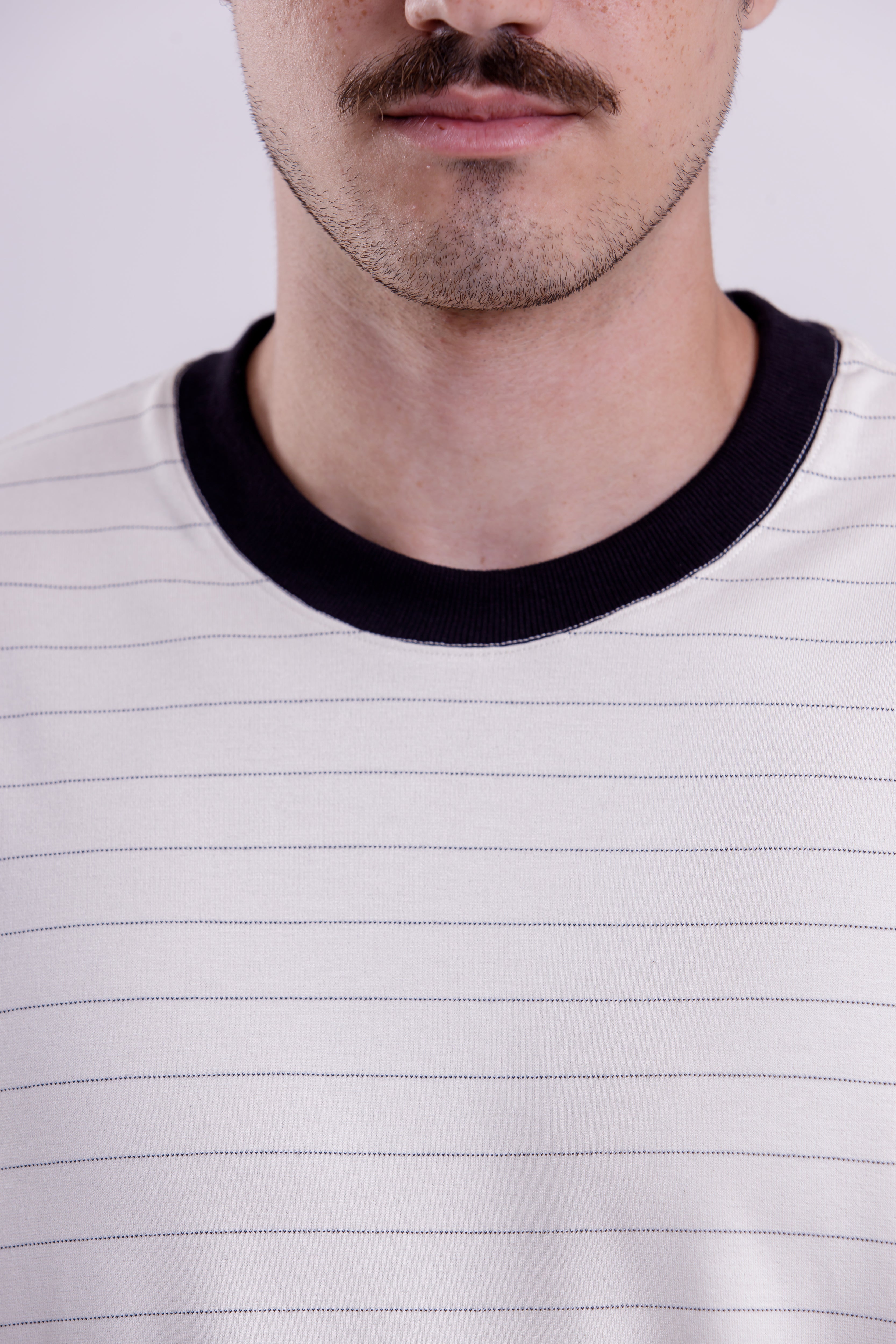 T-shirt Over Boxy Risca Giz