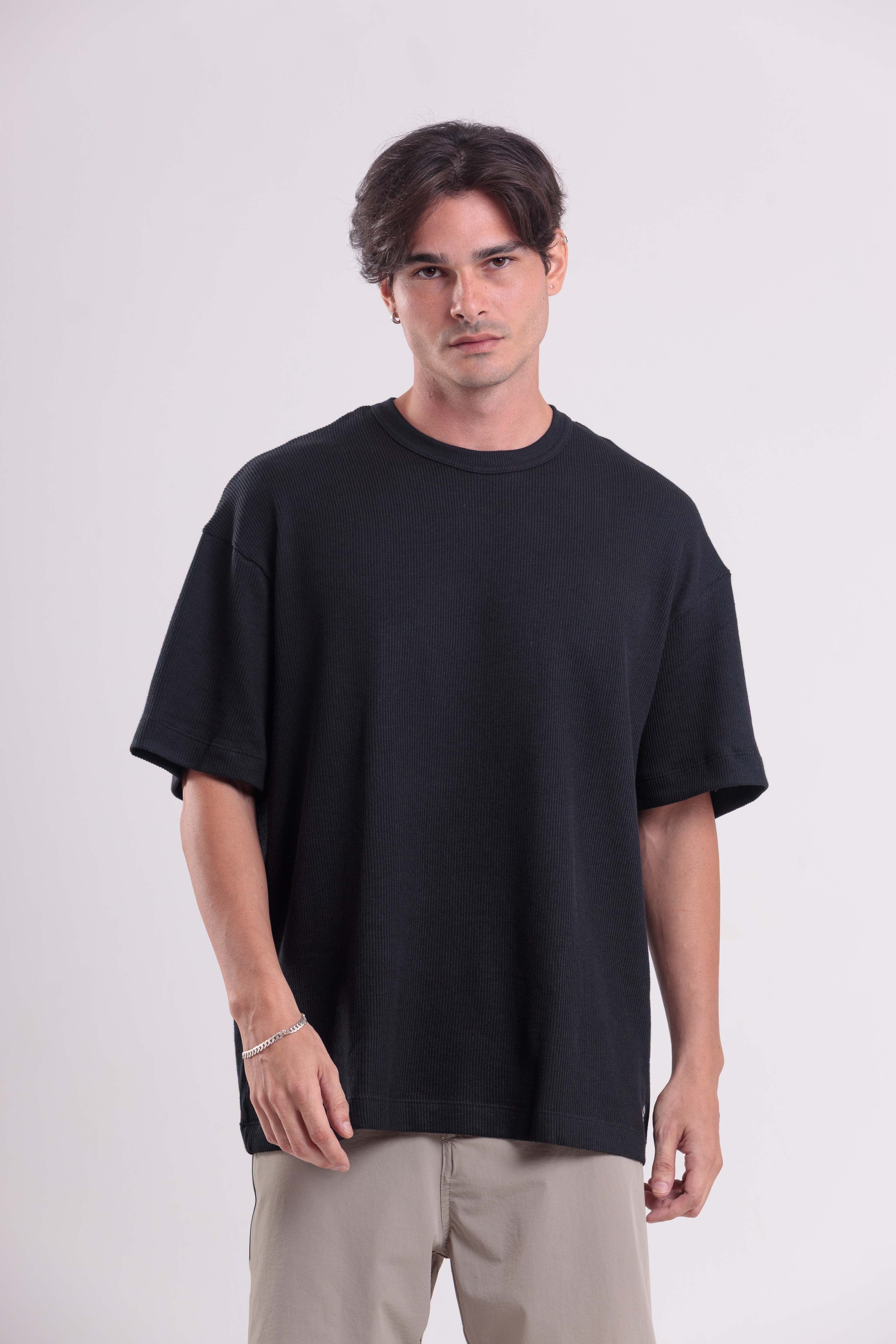 T-Shirt Over Boxy Champy Preta