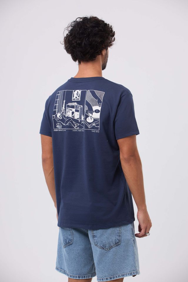 Camiseta Classic Vinyl and Chill