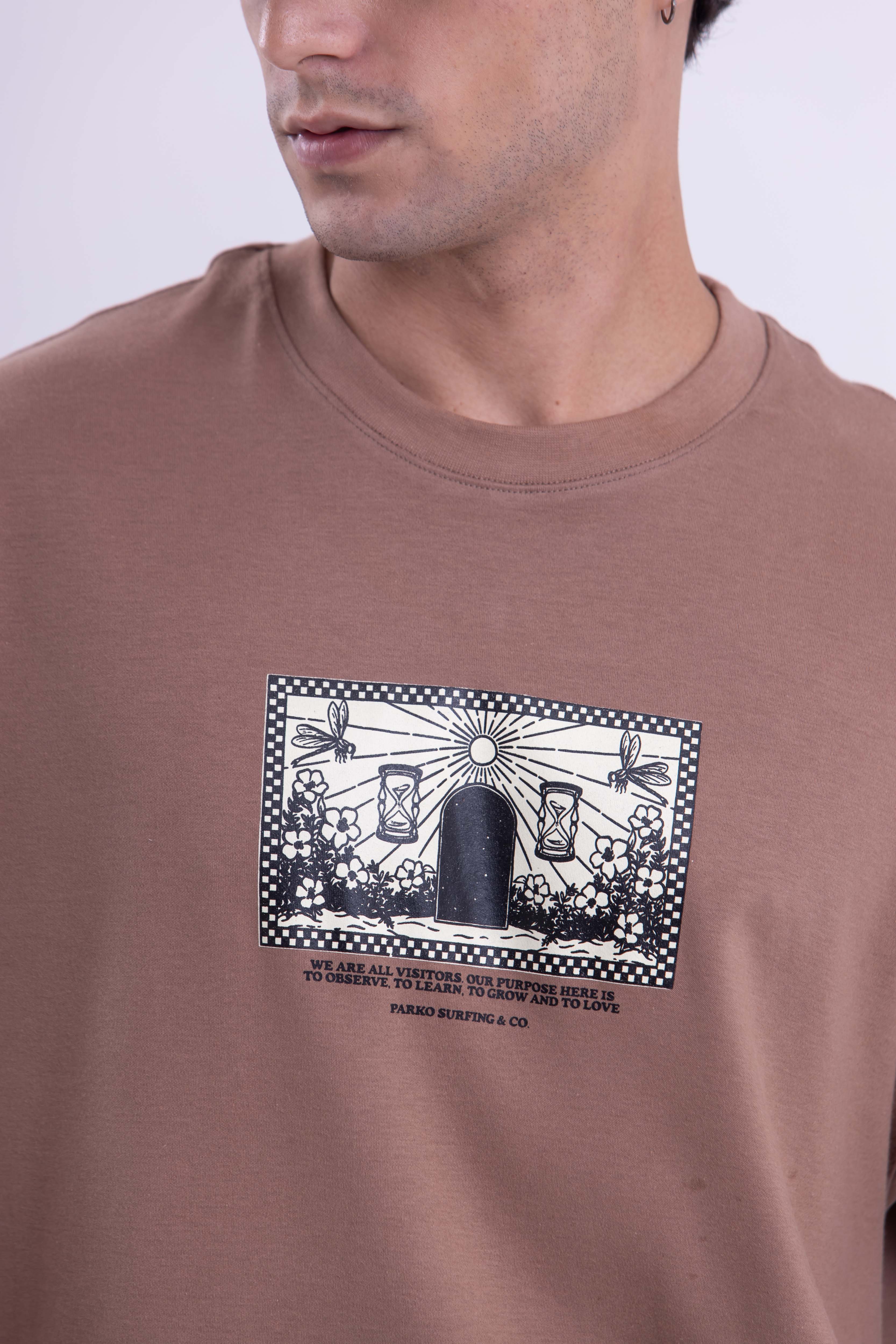 T-Shirt Over Boxy Visitors