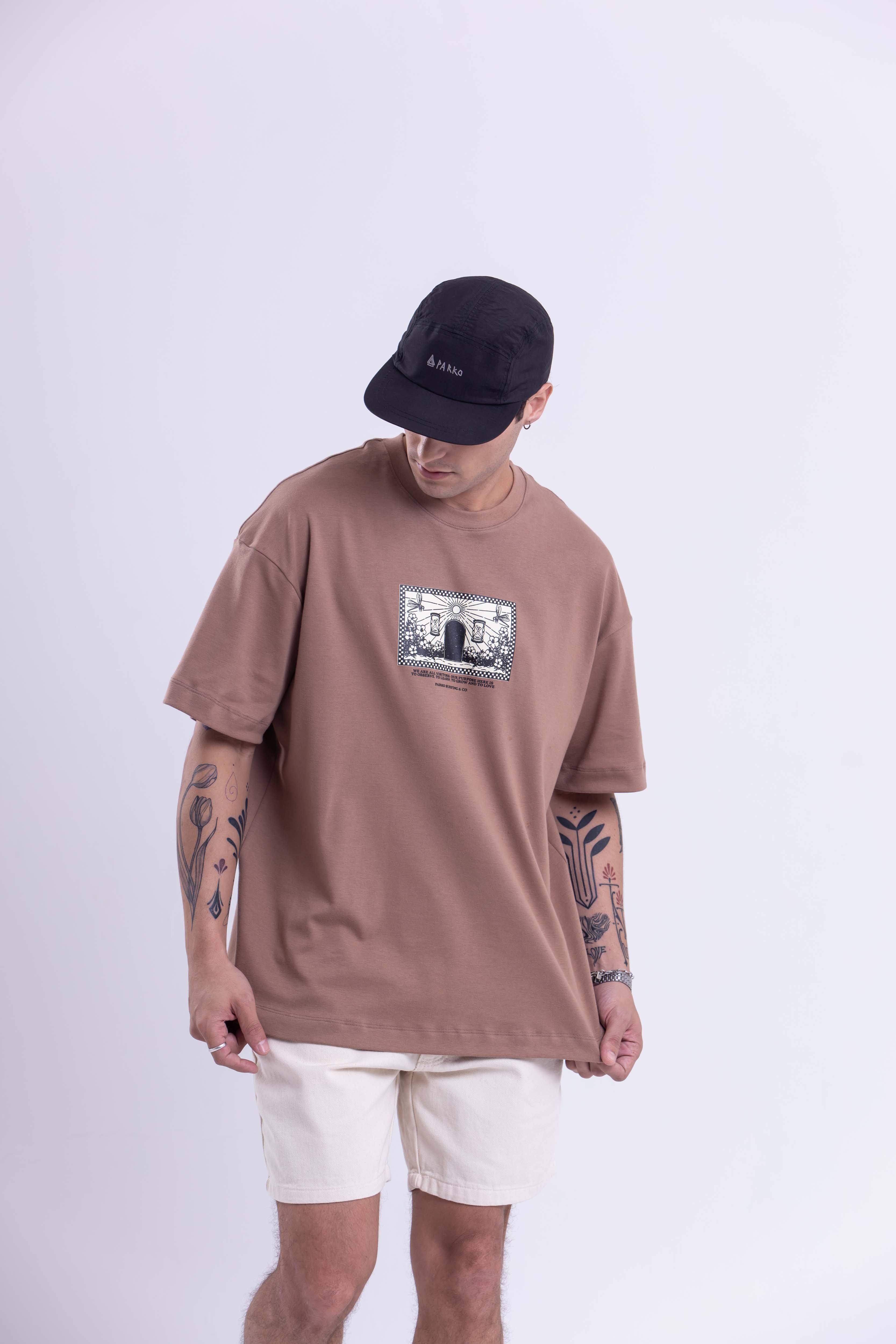 T-Shirt Over Boxy Visitors