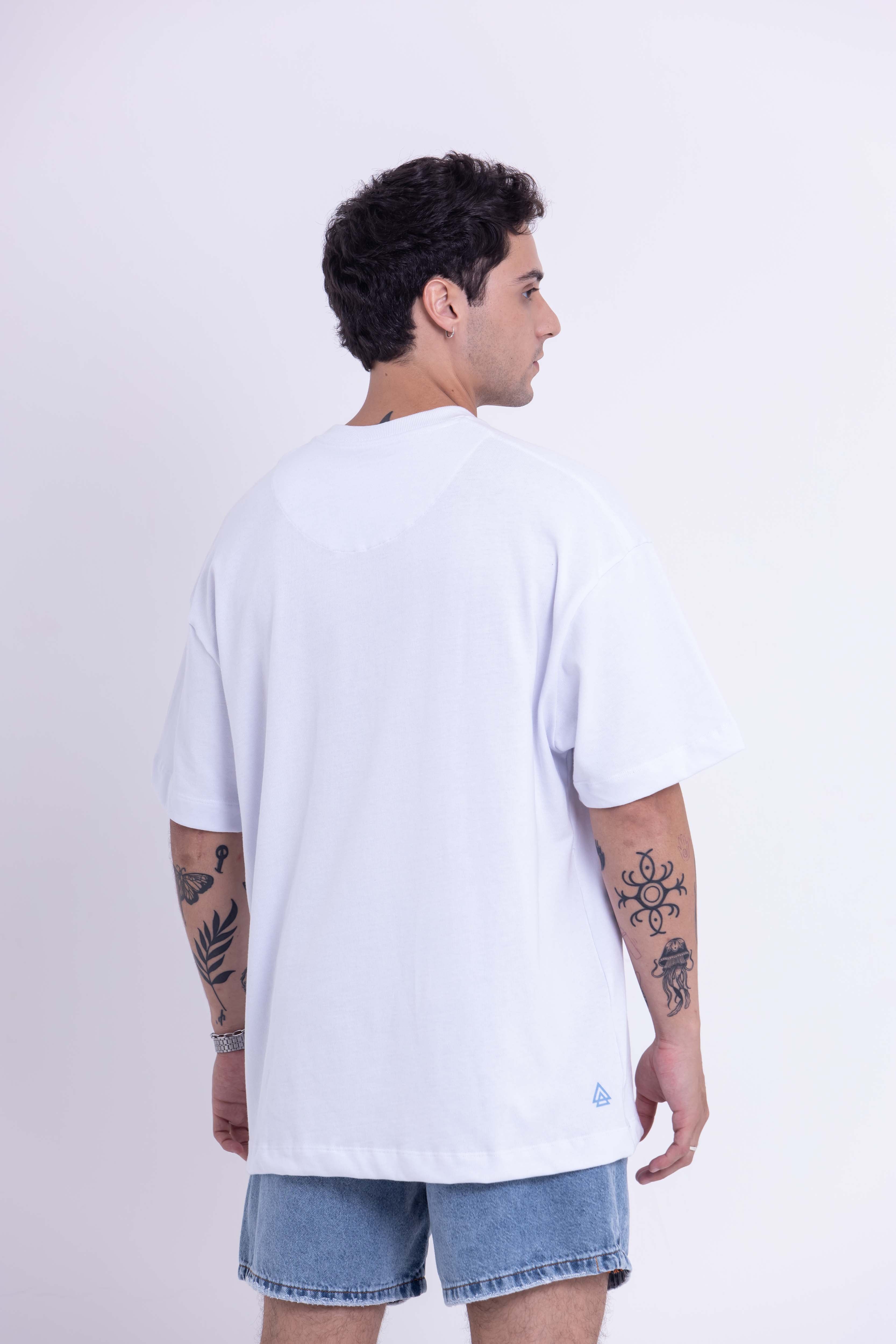 T-Shirt Over Boxy Wave Type