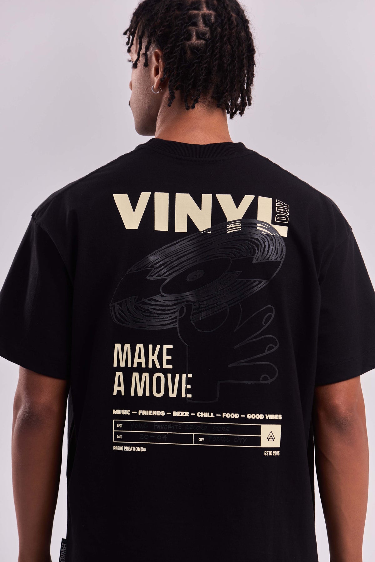 T-shirt Over Boxy Vinyl