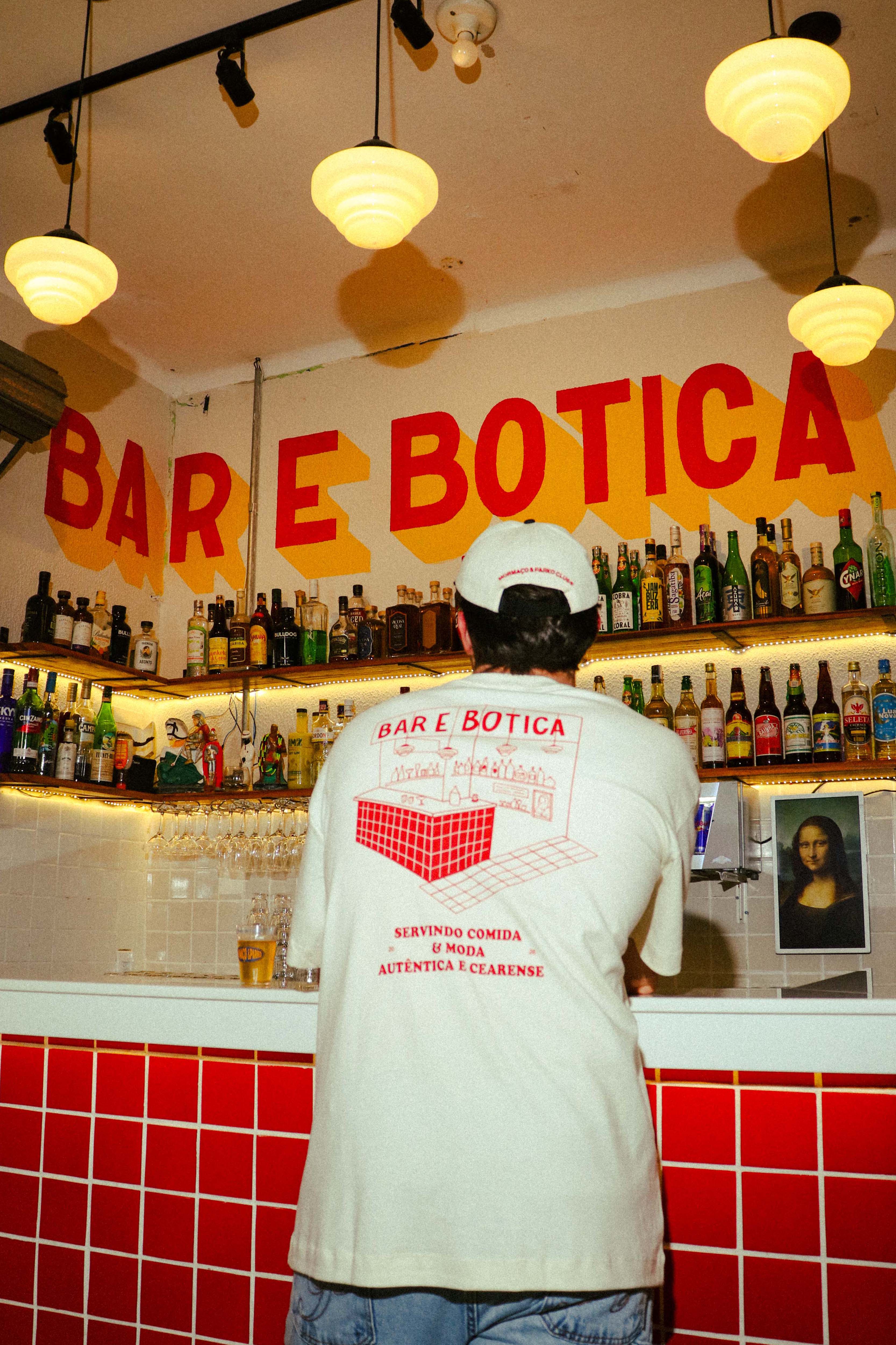 Camiseta Over Boxy Bar & Botica
