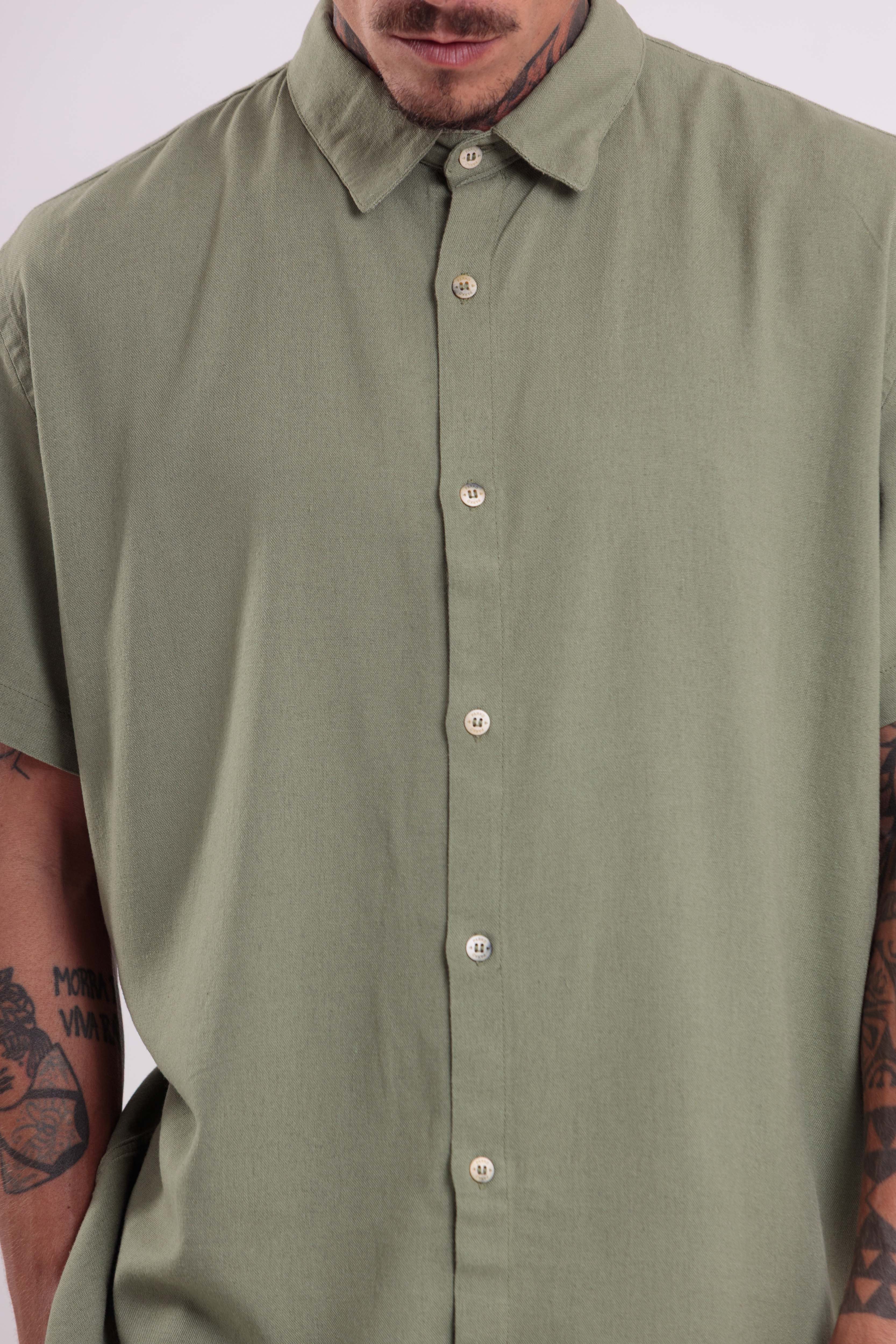 Camisa Essential Wash Oliva