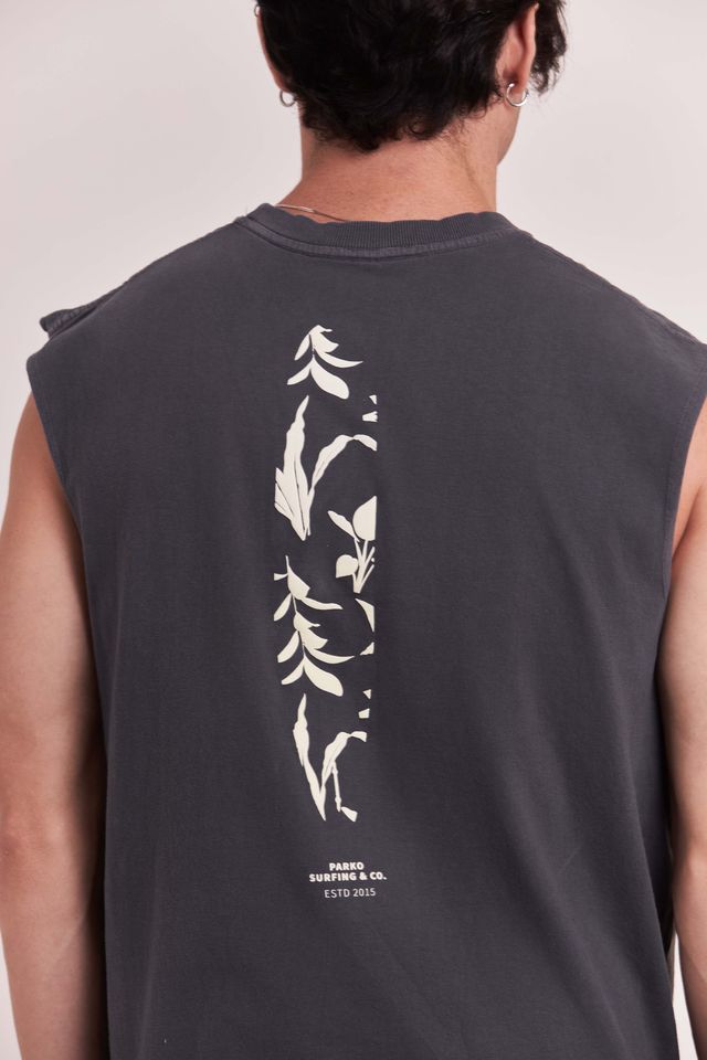 Regata Over Boxy Leaves