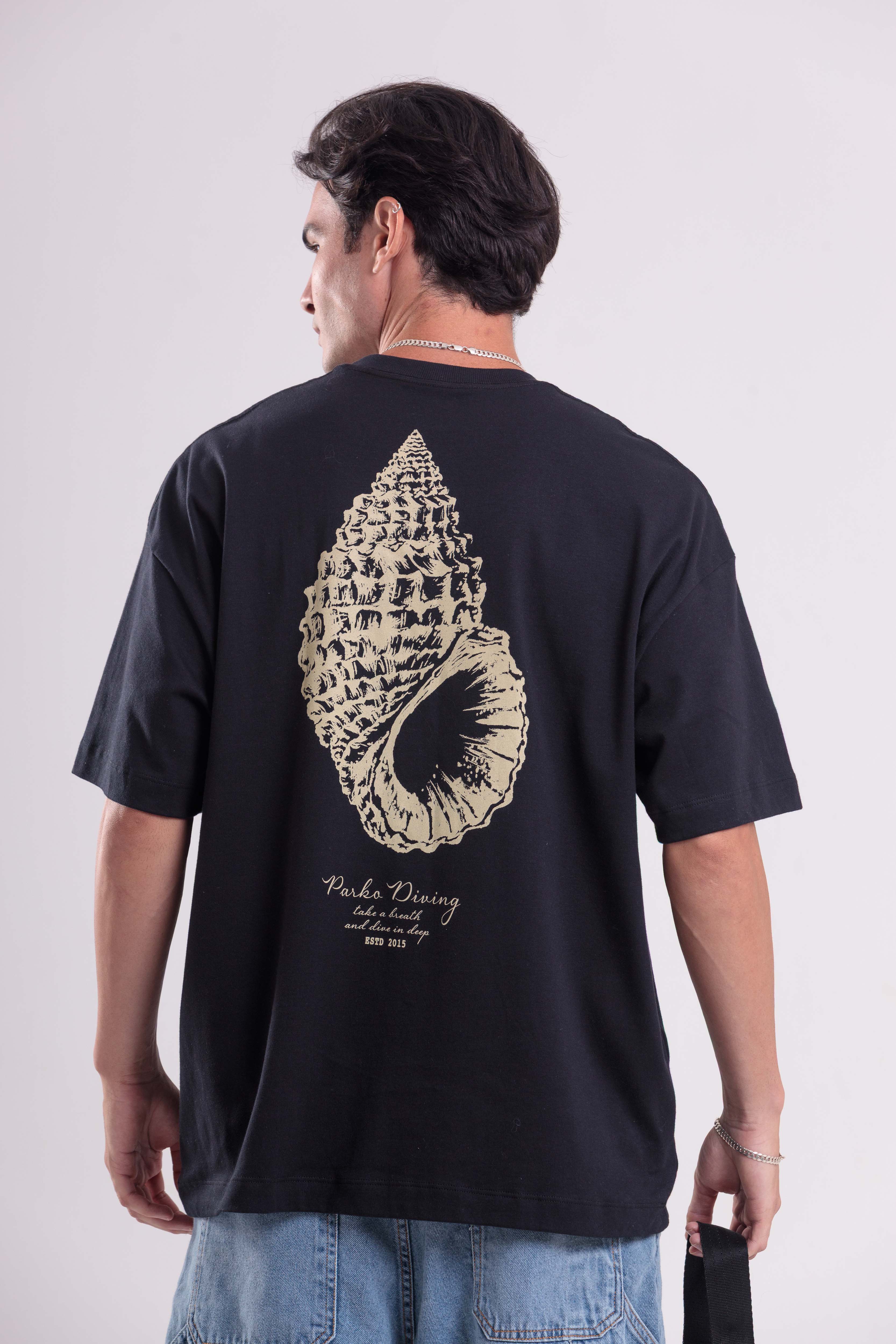 T-Shirt Over Boxy Dive