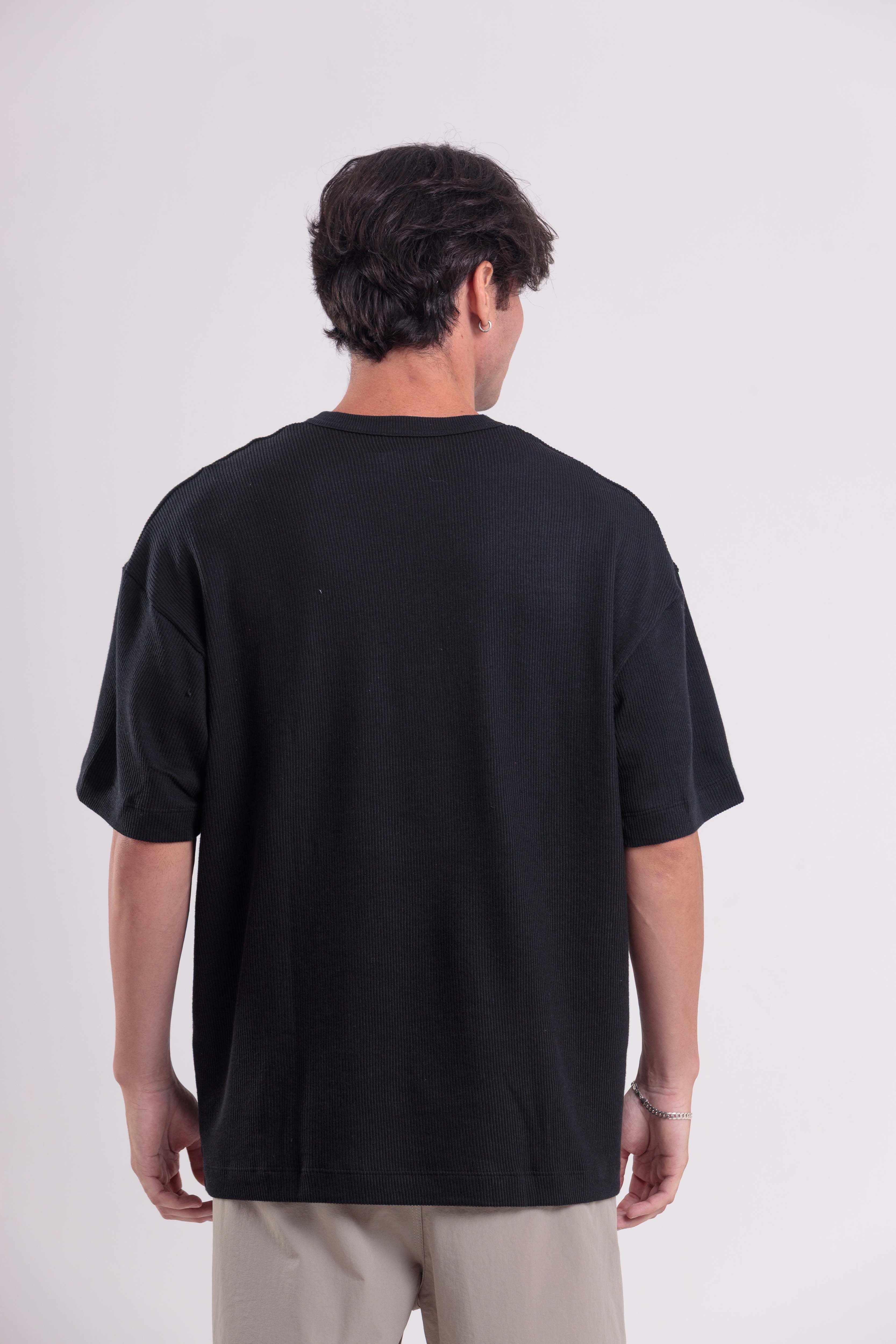 T-Shirt Over Boxy Champy Preta