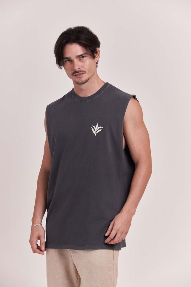 Regata Over Boxy Leaves